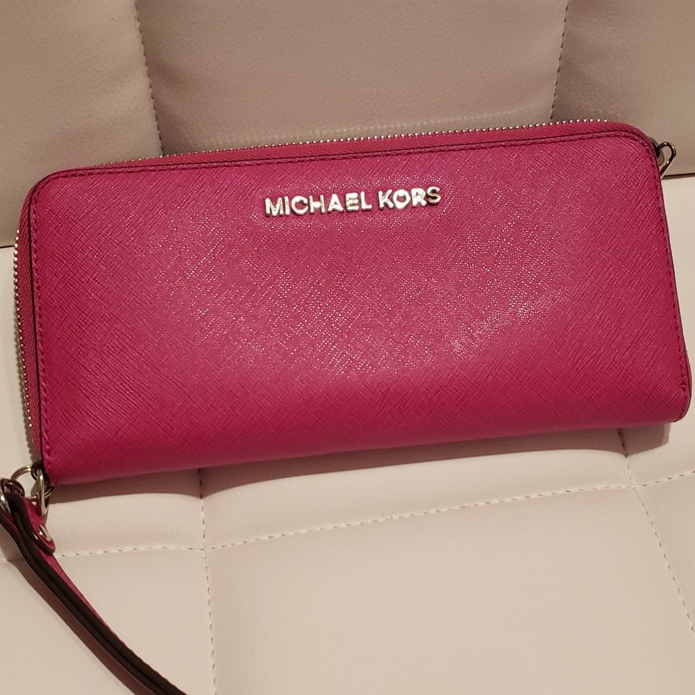 Michael Kors Leather Fuschia wallet